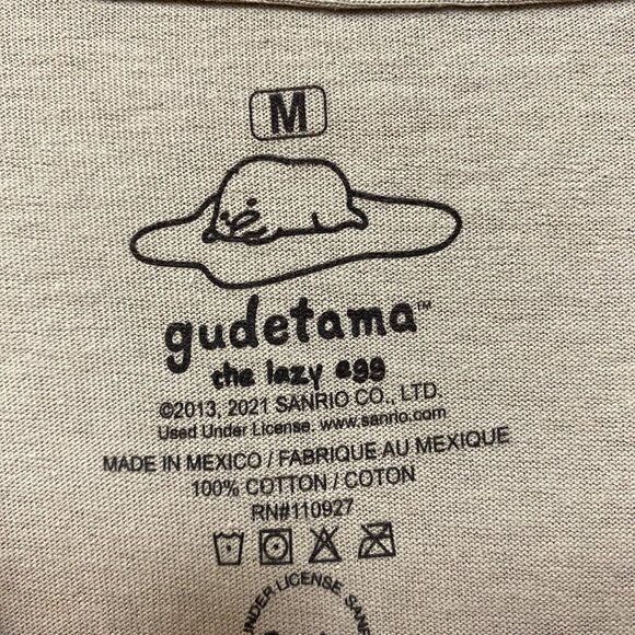 Gudetama The Lazy Egg Brrr with Bacon Blankie Sanrio Tee M - Picture 4 of 4